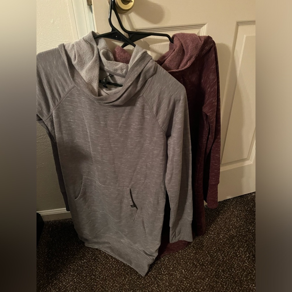 GAIAM yoga hoodies set of 2. Size S Like New